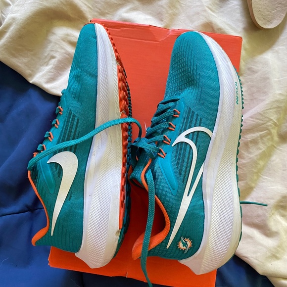 Nike Shoes - Nike Zoom Pegasus Dolphins